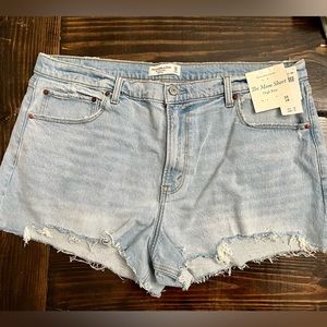 Abercrombie & Fitch The Mom Short High Rise